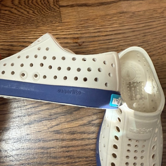 Natives- size C8- barely worn, excellent condition - Picture 2 of 3